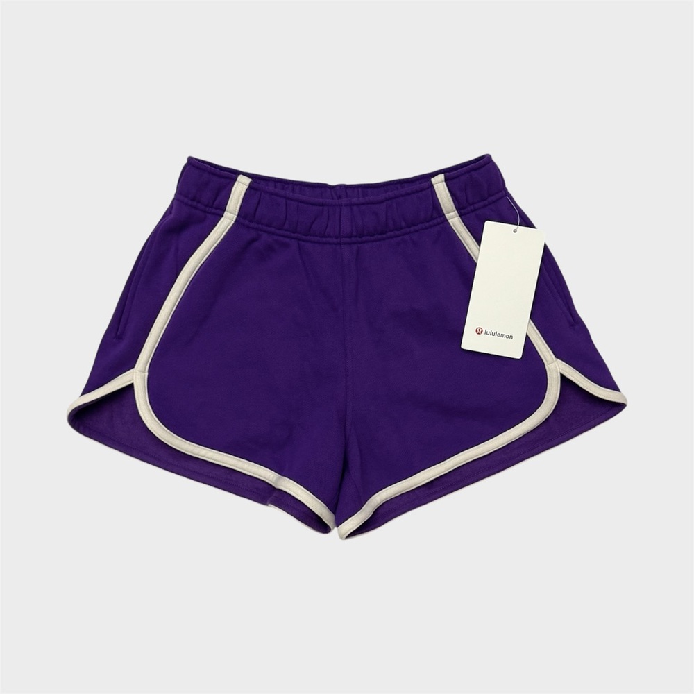 Lululemon Scuba Mid-Rise Oversized Short 3" Trim - College Purple, Size XS